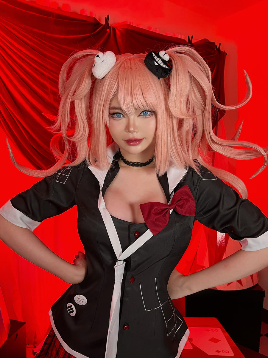 ZinieQ-No.023 – Junko Danganronpa [33P 10V]