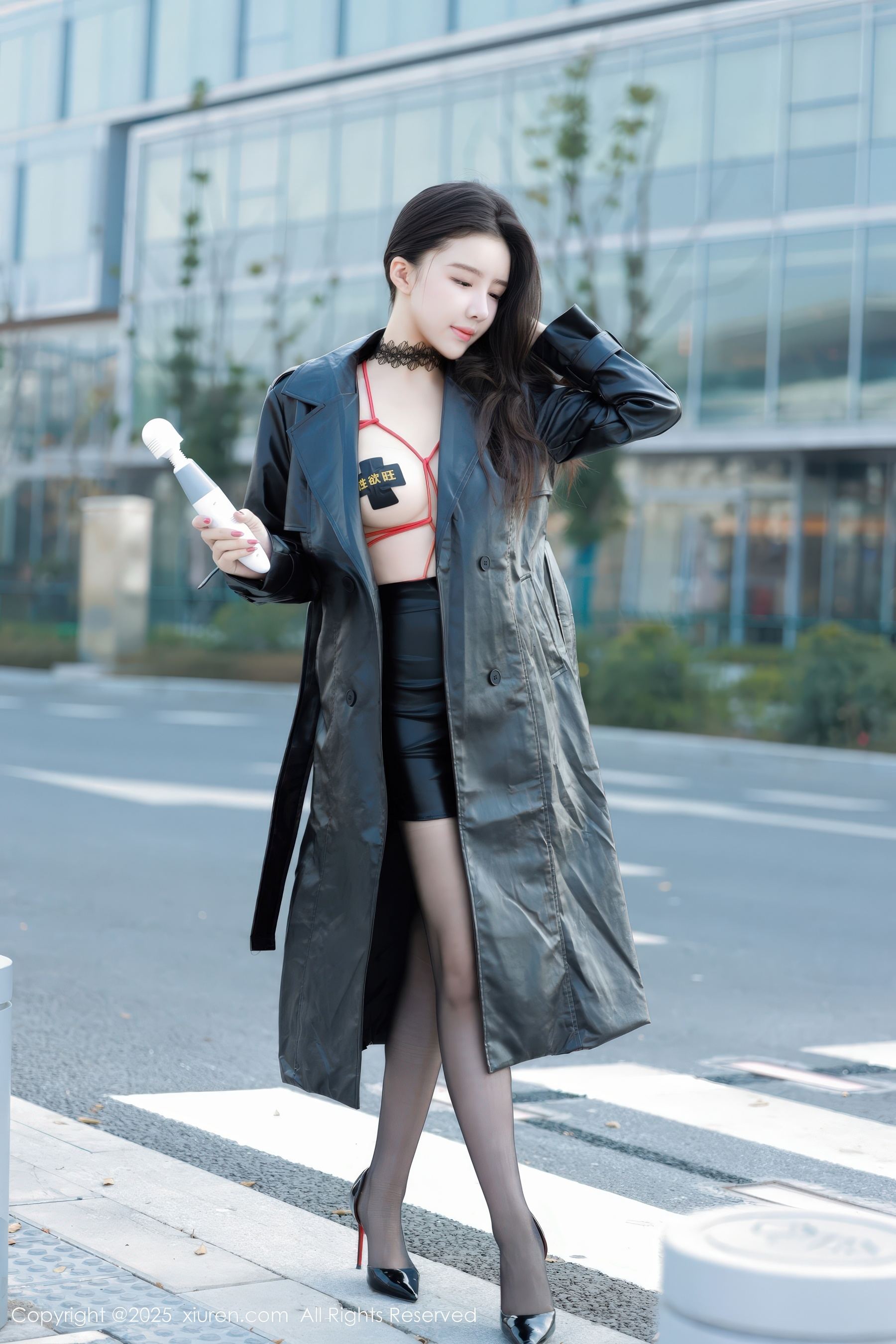 [XiuRen秀人网] No.9855 唐翩翩 黑丝美腿