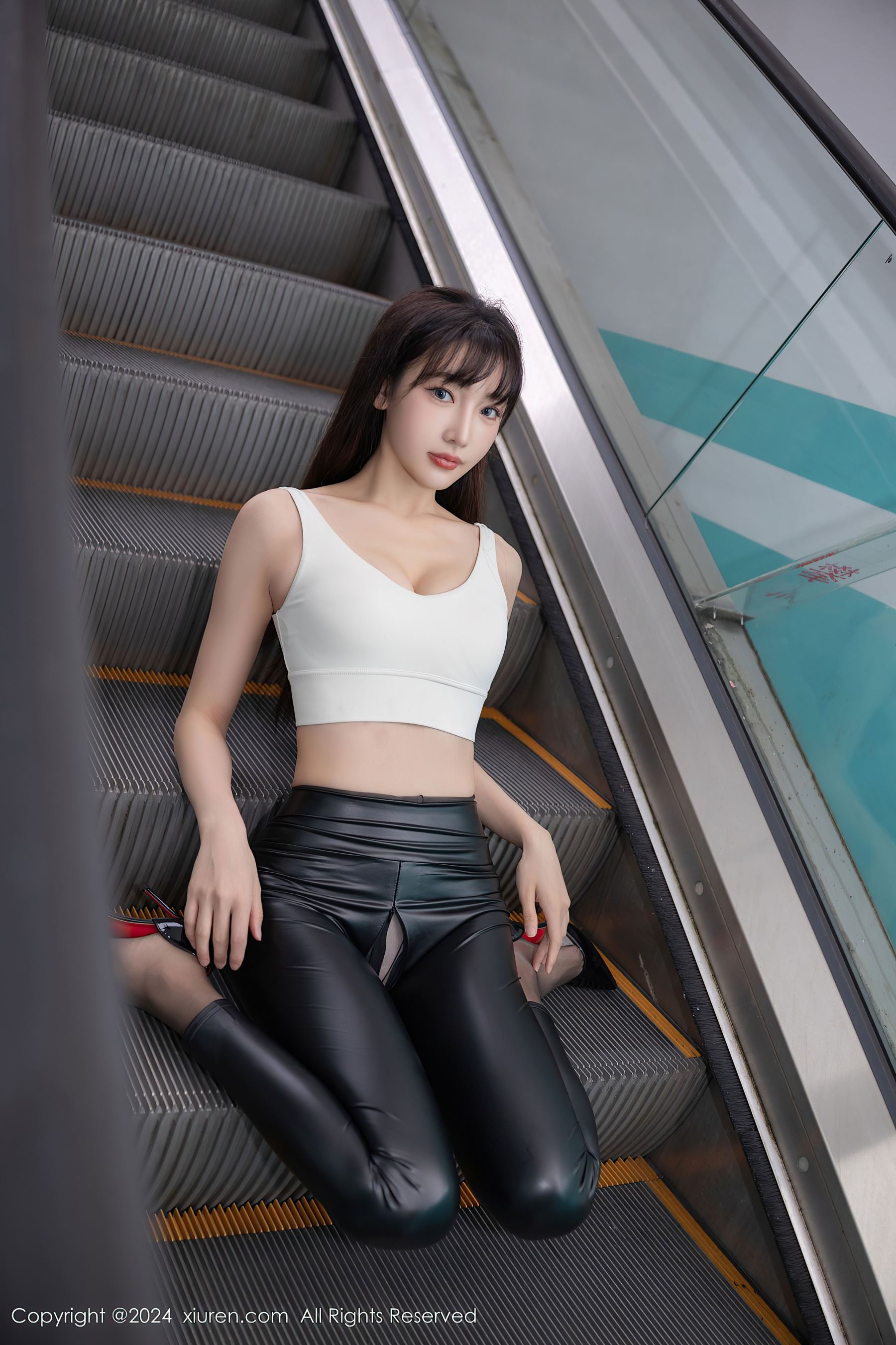 [XiuRen秀人网] No.9377 陆萱萱 黑丝美腿
