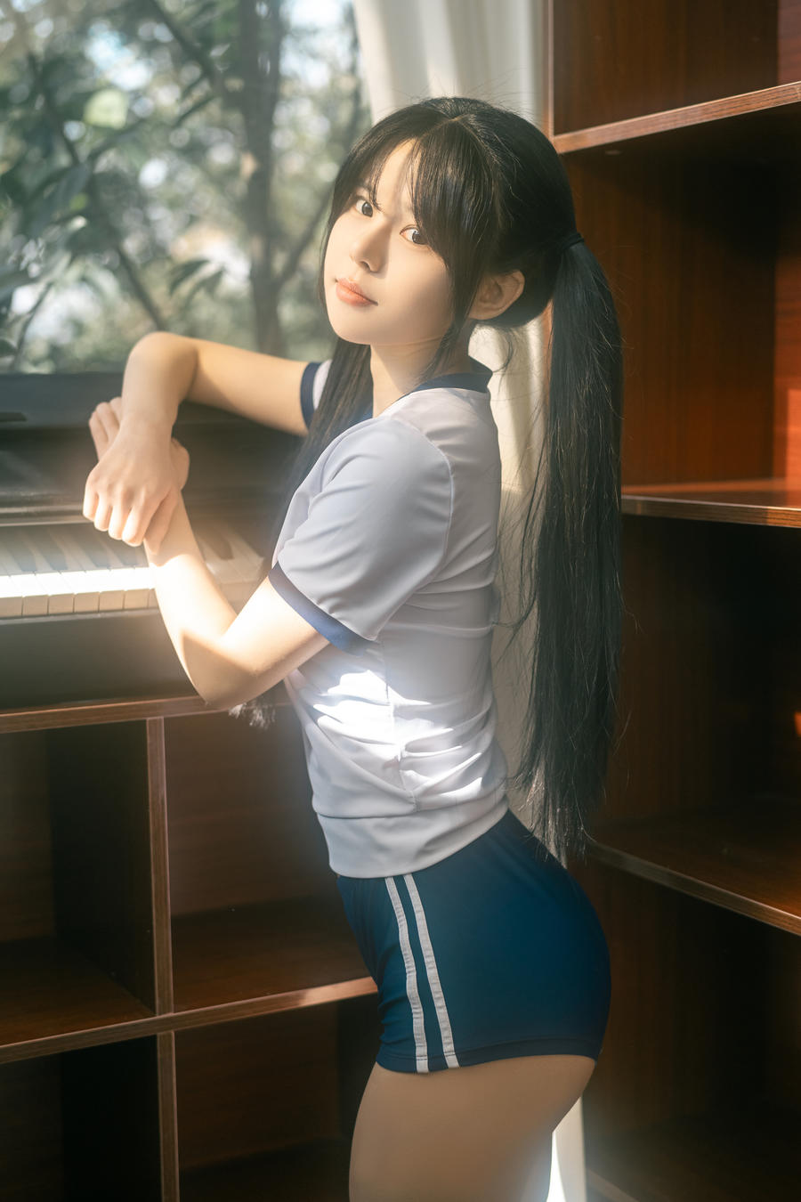 rua阮阮-No.003 – 春の更衣室 体操服 [47P]