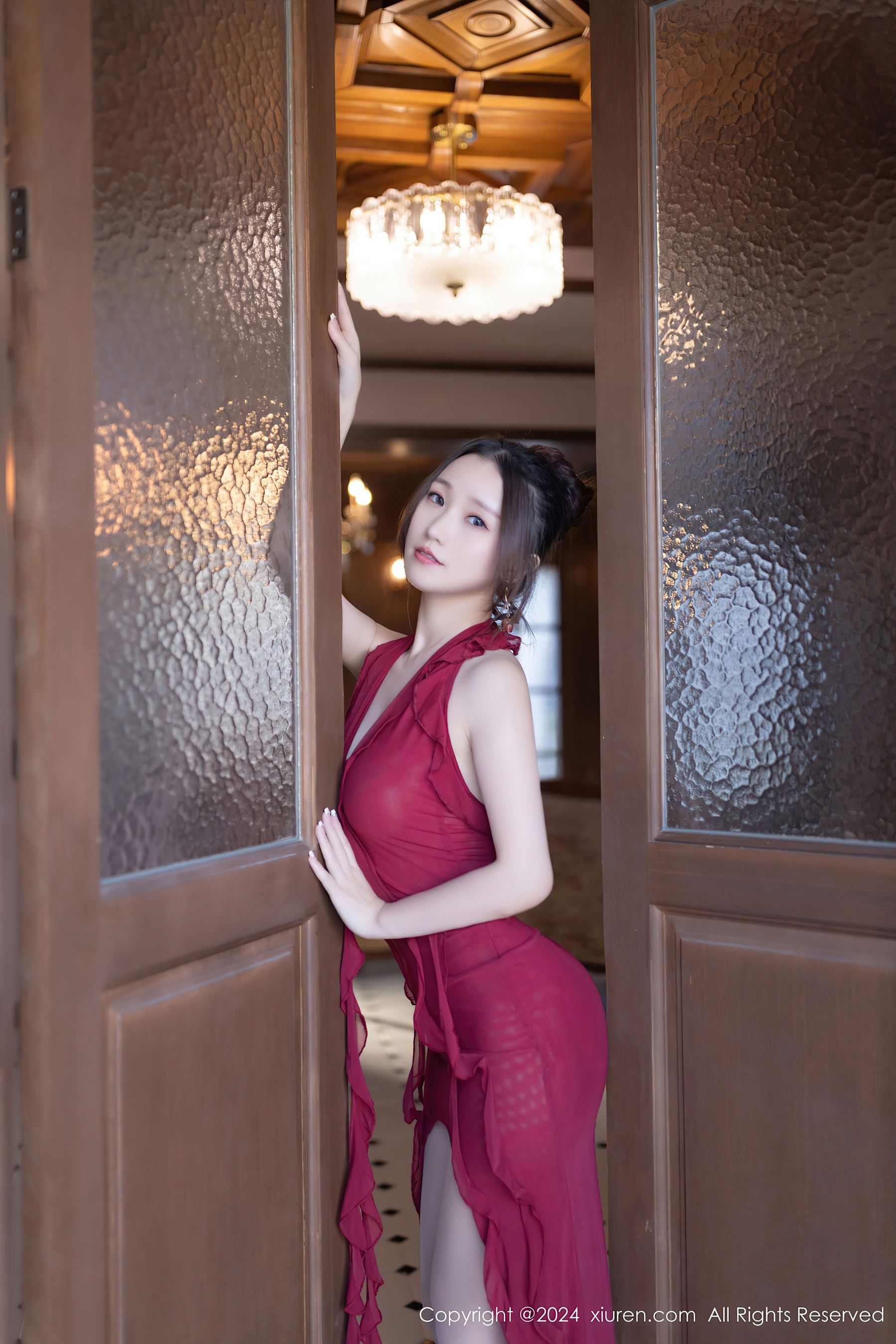 [XiuRen秀人网] No.9297 杏子Yada 丝袜美腿