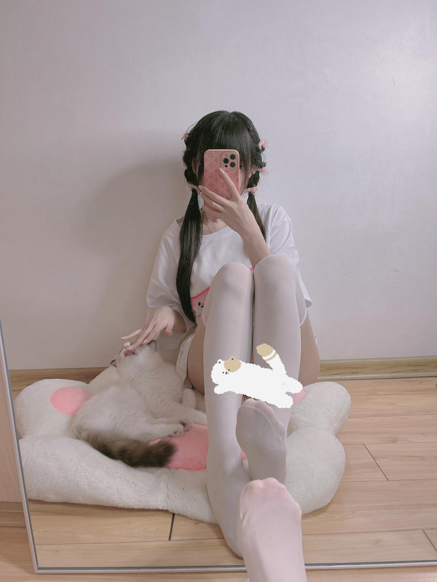 miko酱ww-No.053 – 白丝自拍系列 (15套) [241P]