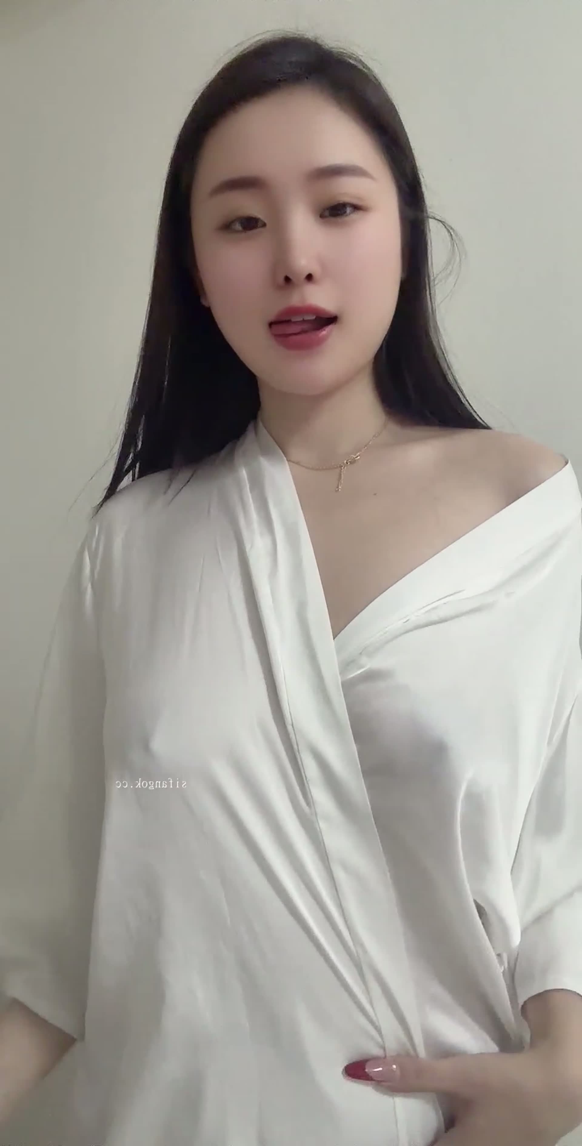 【在线观看】[主播]快手直播男王定制抖胸热舞合集[13V/356.4M]