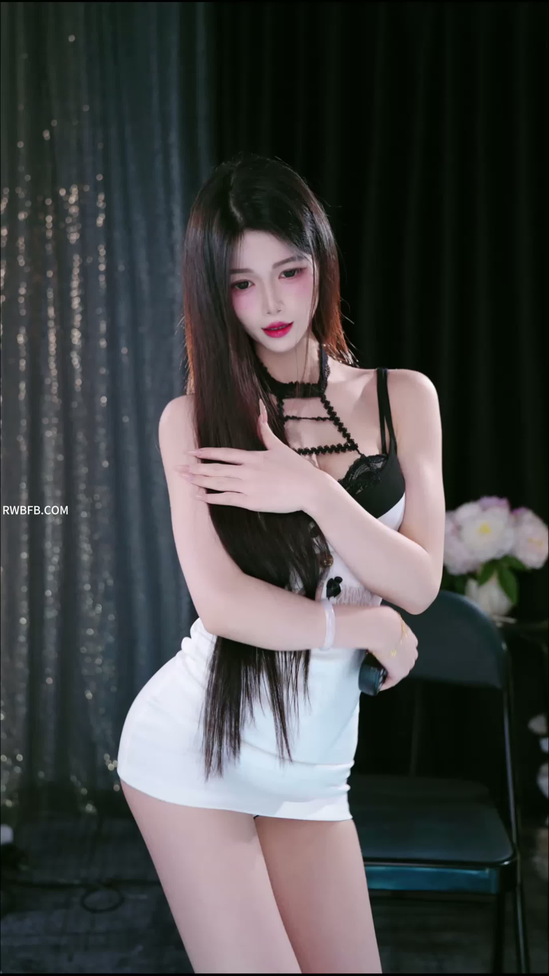 【在线观看】[主播]来秀主播呆呆小美/甜妹精选舞蹈合集四[9V/1.27G]
